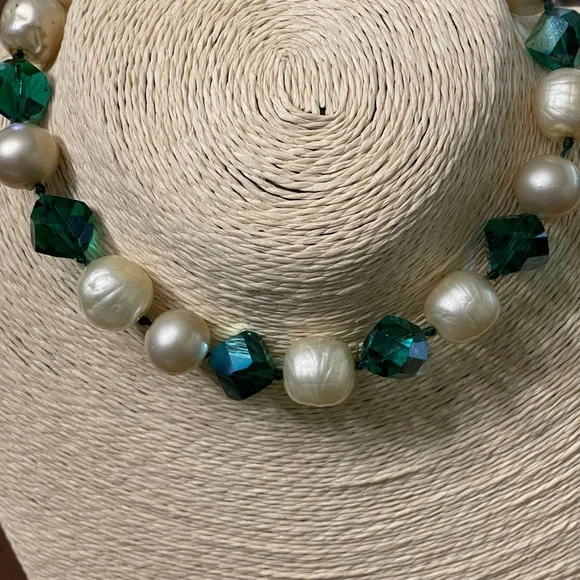 Vintage Jewelry Set by Vogue - Picture 4 of 11